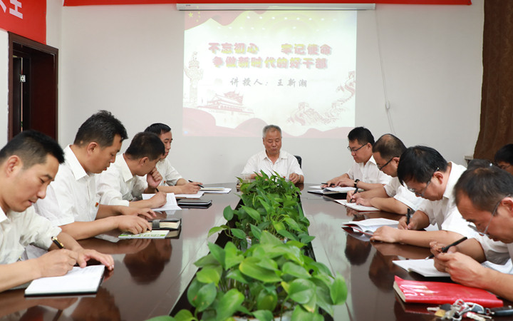 王新潮1.jpg