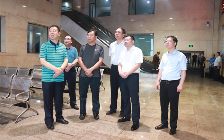 王董事长来矿2.jpg